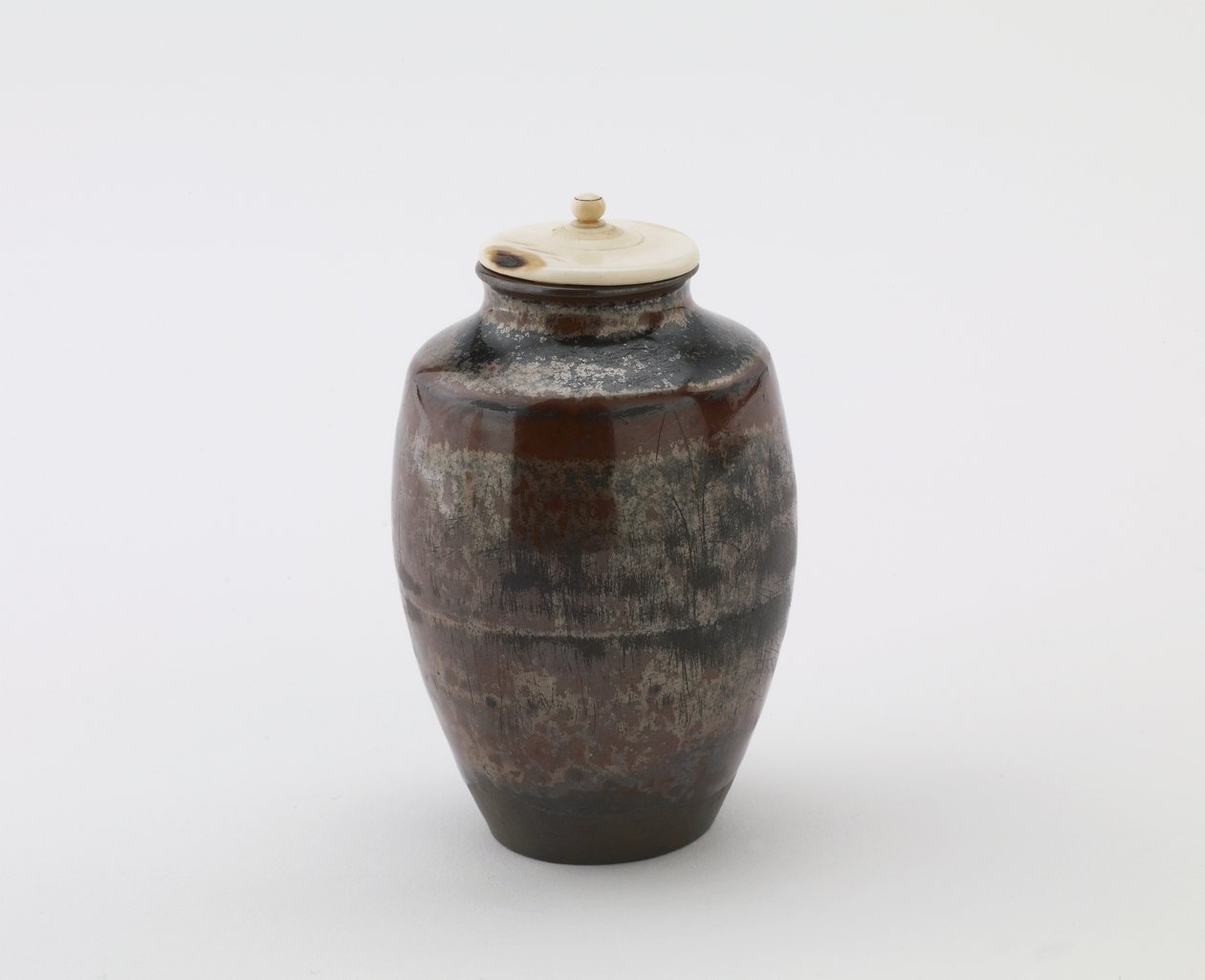 Tea caddie, katatsuki form, Edo period (keramik) av Japanese School