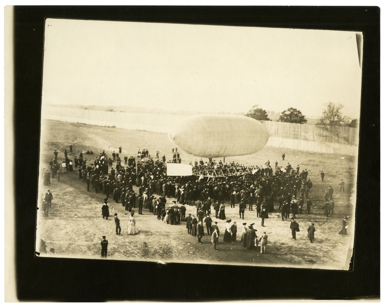 Luftskepp "California Arrow" av Jessie Tarbox Beals