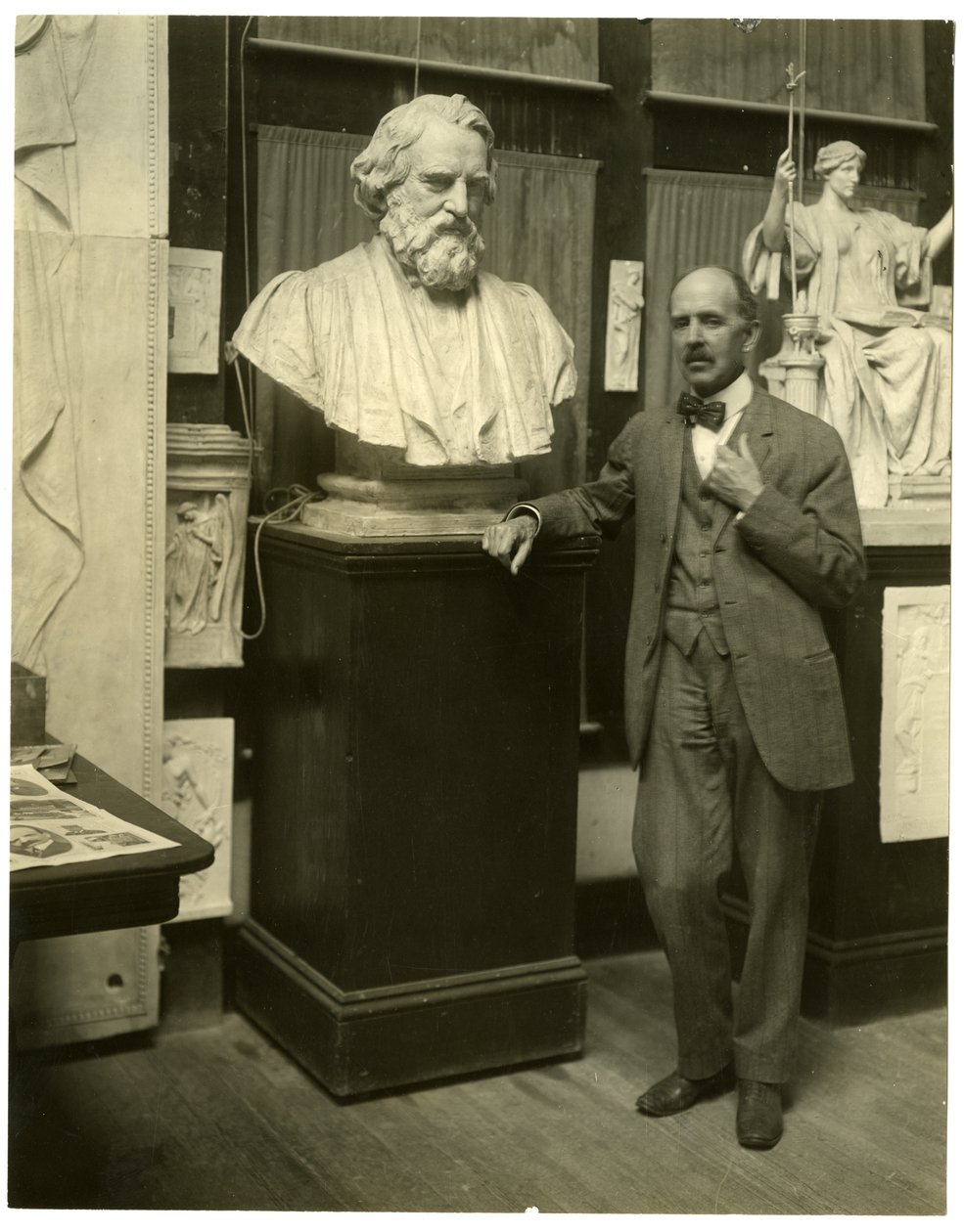 Daniel Chester French, 1905 av Jessie Tarbox Beals