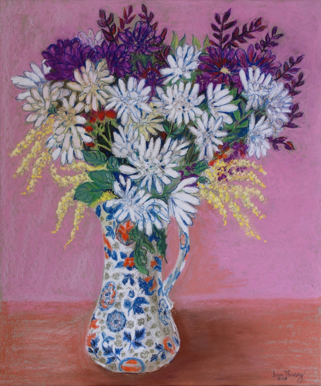 Krysantemum i en japansk kanna, 2005, Pastell av Joan Thewsey