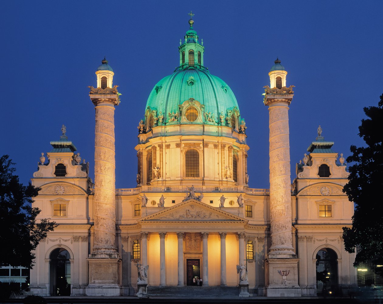 Karlskirche på natten, byggd 1714-37 av Johann Bernhard Fischer von Erlach