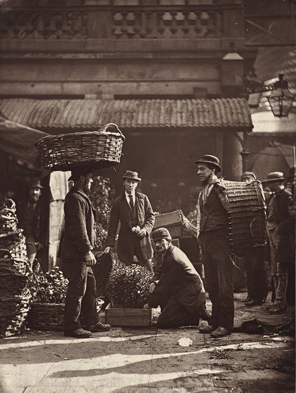 Covent Garden Labourers, 1876 (woodburytype) av John Thomson