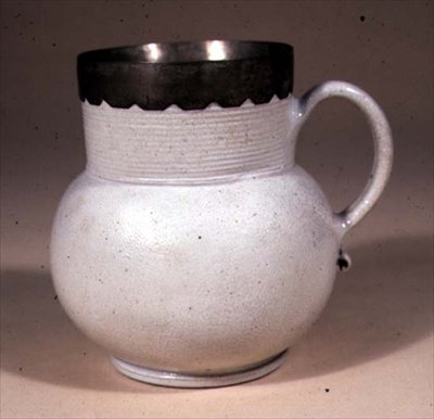 Mugg, ca 1680 (saltglaserat stengods) av John Dwight