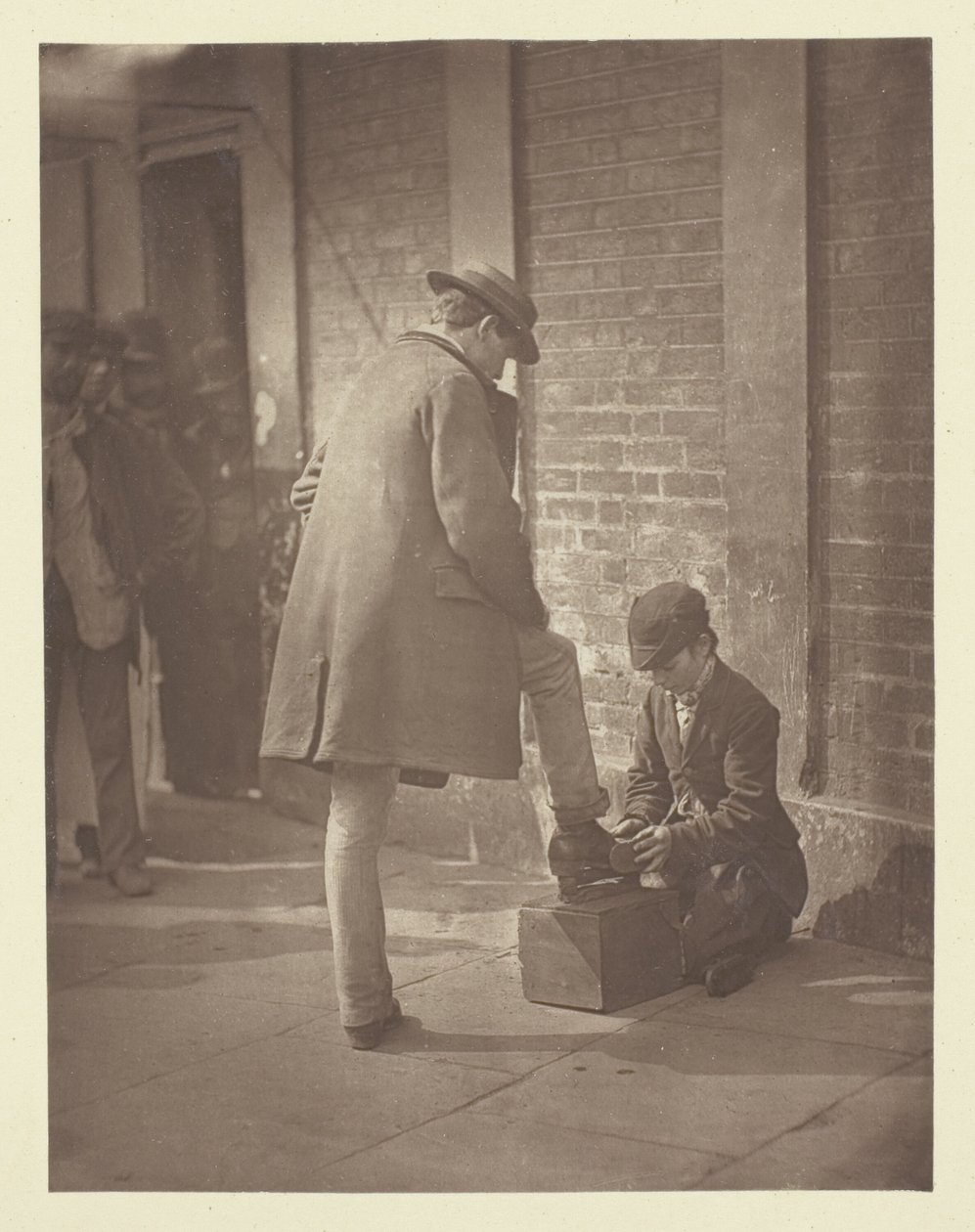 The Independent Shoe-Black av John Thomson