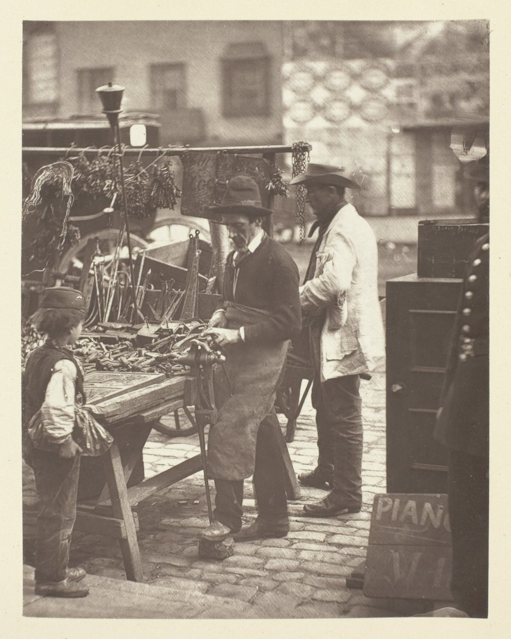 Gatulåssmeden av John Thomson