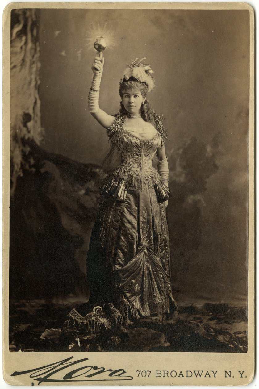 Mrs Vanderbilt (sepiatryck) av José Maria Mora
