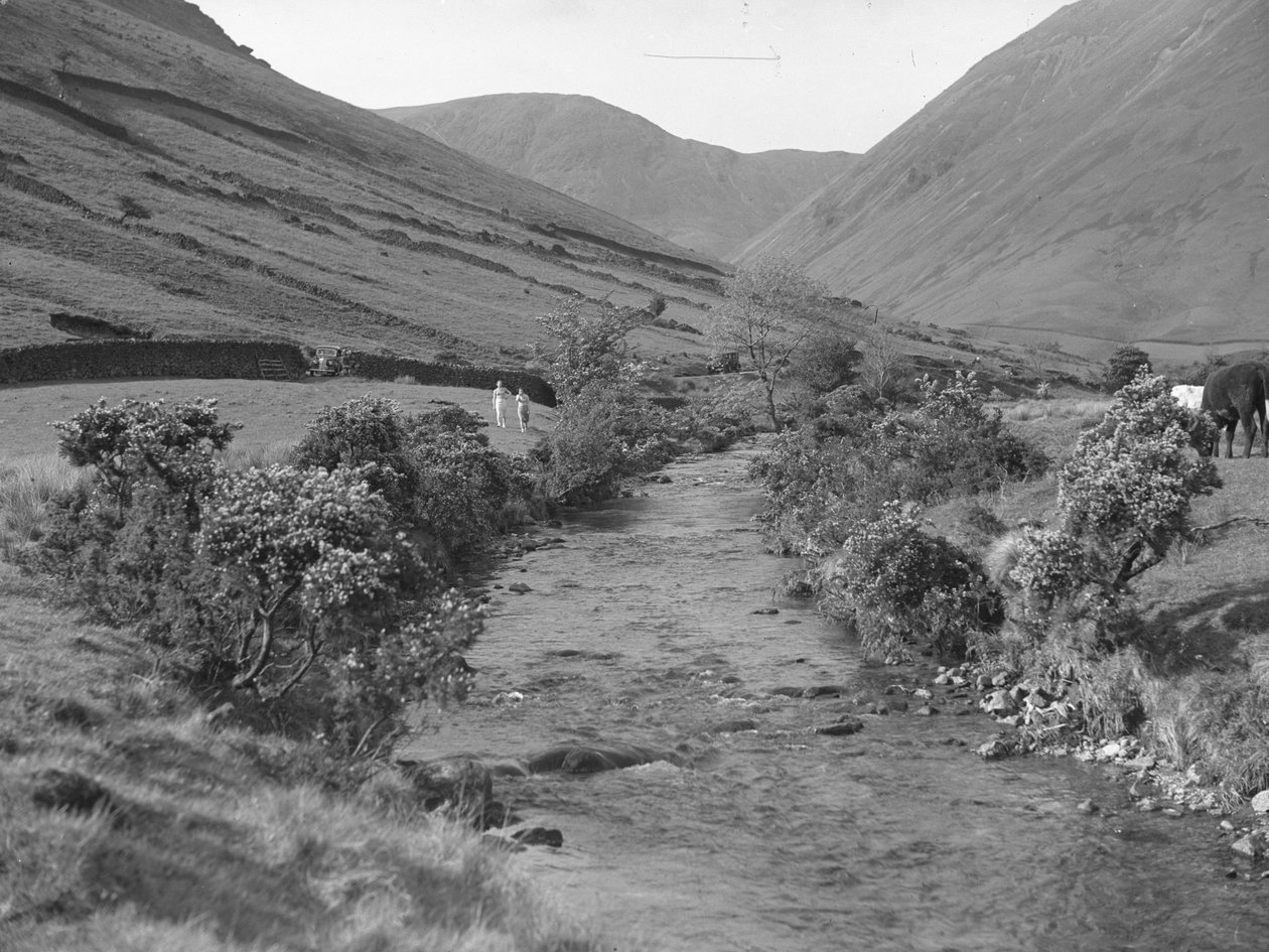 En bäck som rinner genom Wastwater-landskapet av Joseph Hardman