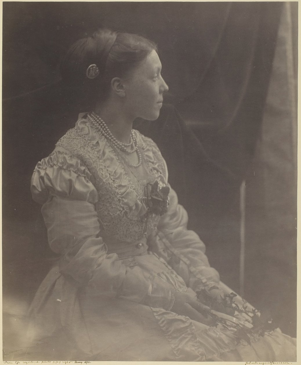 Anne Thackeray Ritchie, maj 1870. av Julia Margaret Cameron