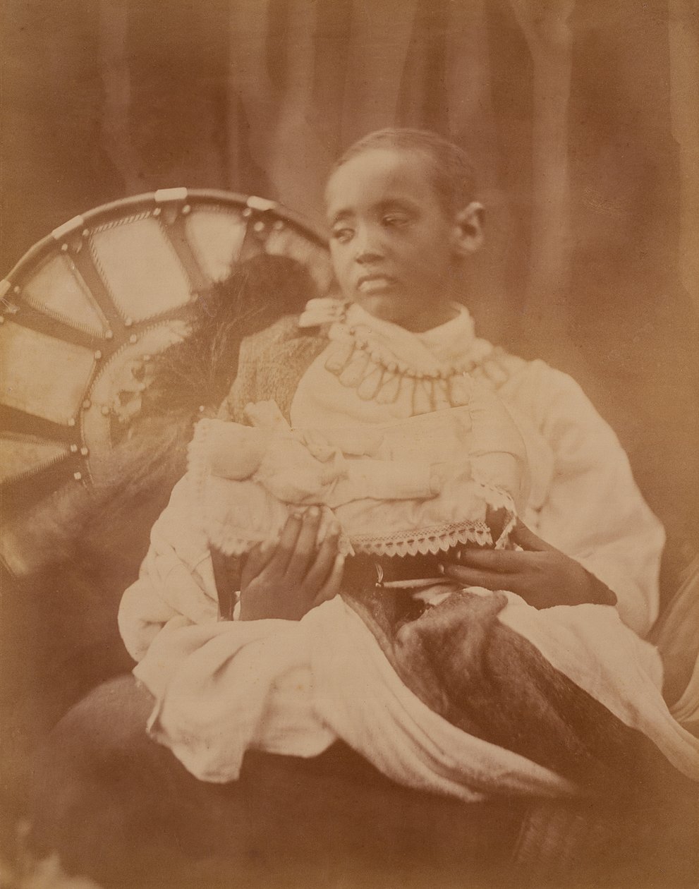 Prins Dejatch Alamayou av Abessinien, ca 1868 av Julia Margaret Cameron