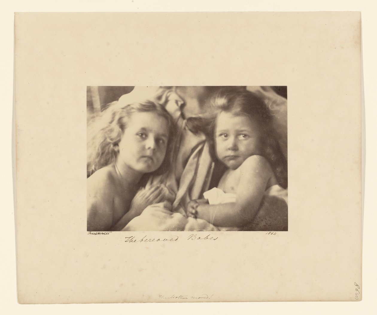 De sörjande Babes av Julia Margaret Cameron