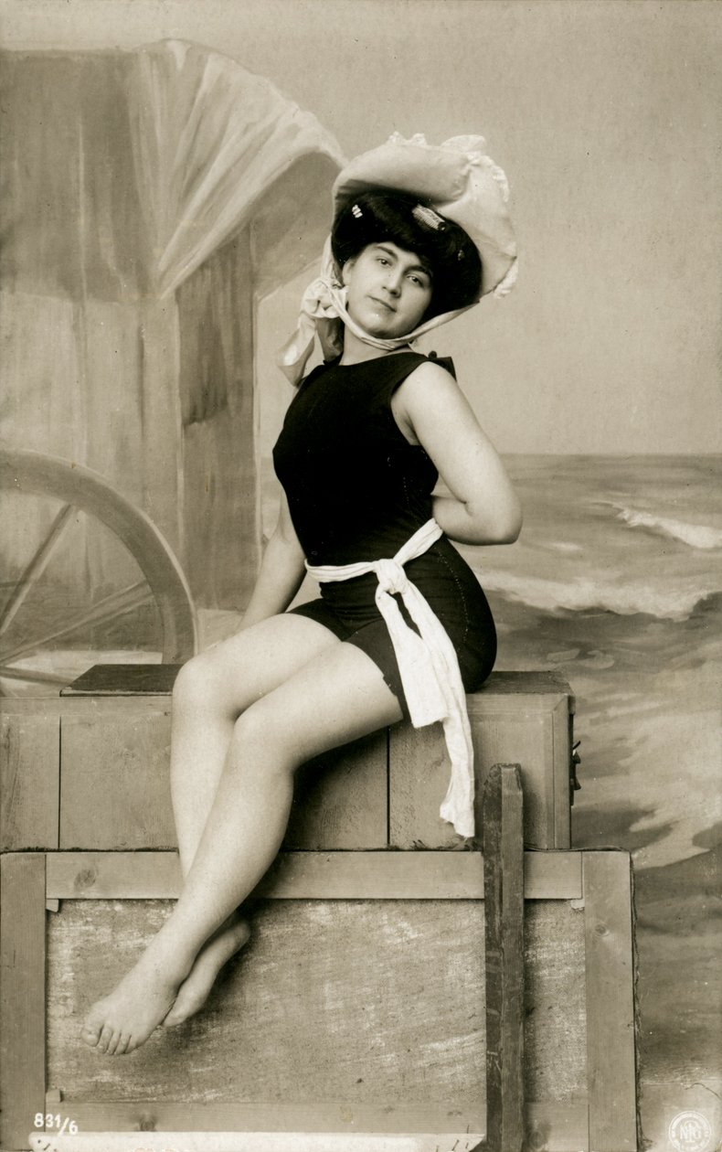 Kvinna i baddräkt, ca. tidigt 1900-tal (vykort) av Alec Hunter