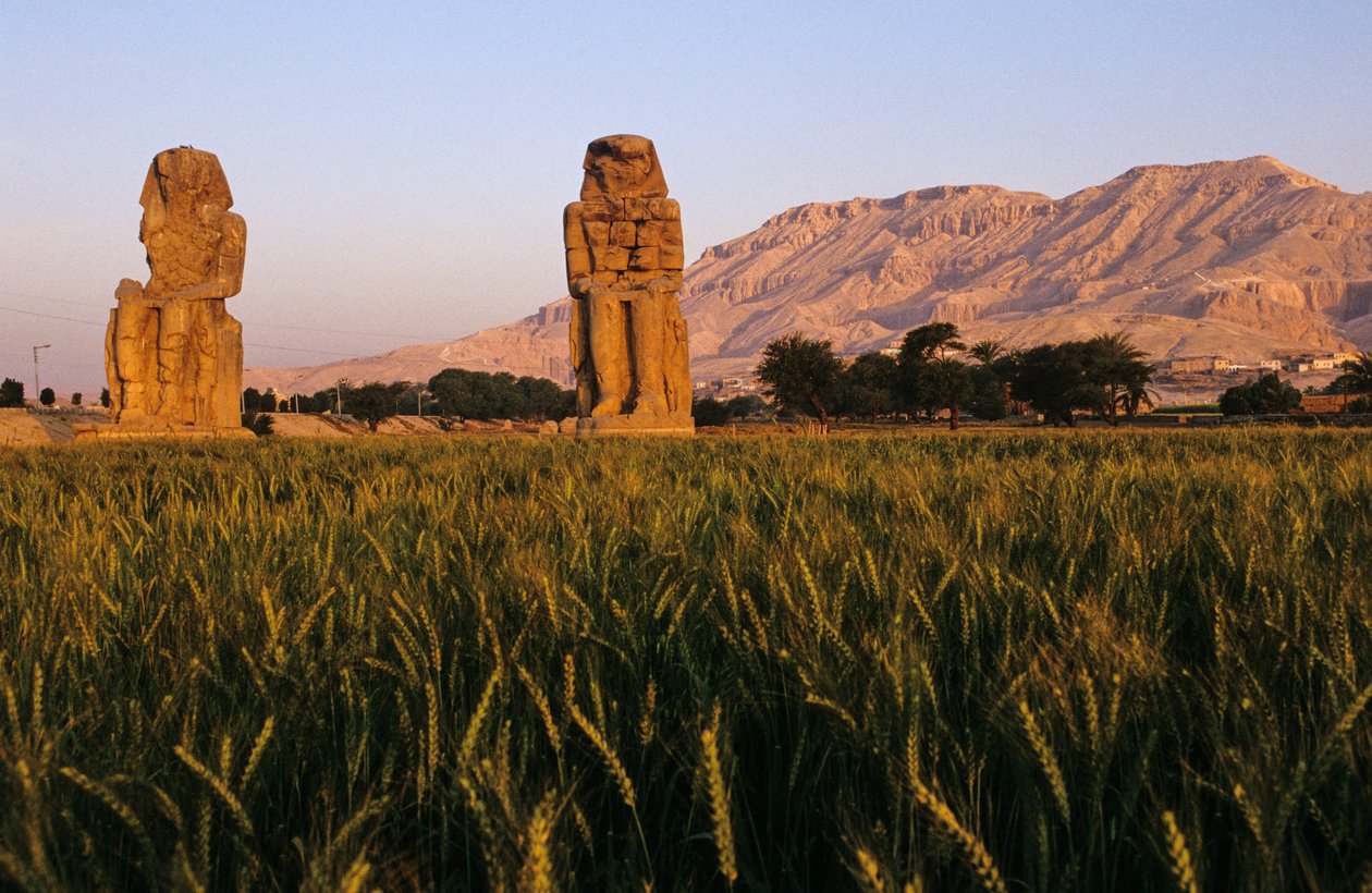 Memnons kolosser; Amenhotep III; av Kenneth Garrett