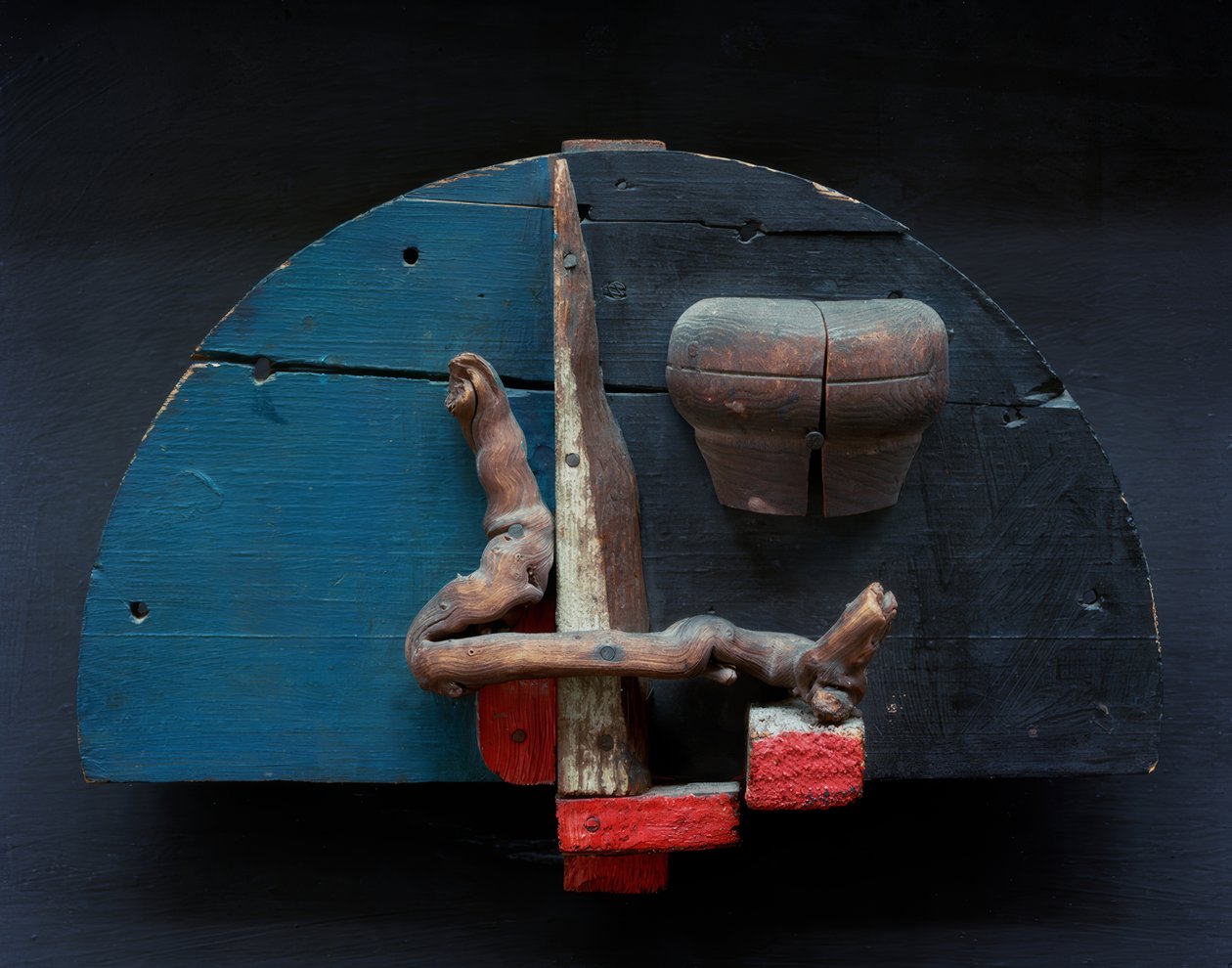 Utan titel (träkonstruktion) av Kurt Schwitters