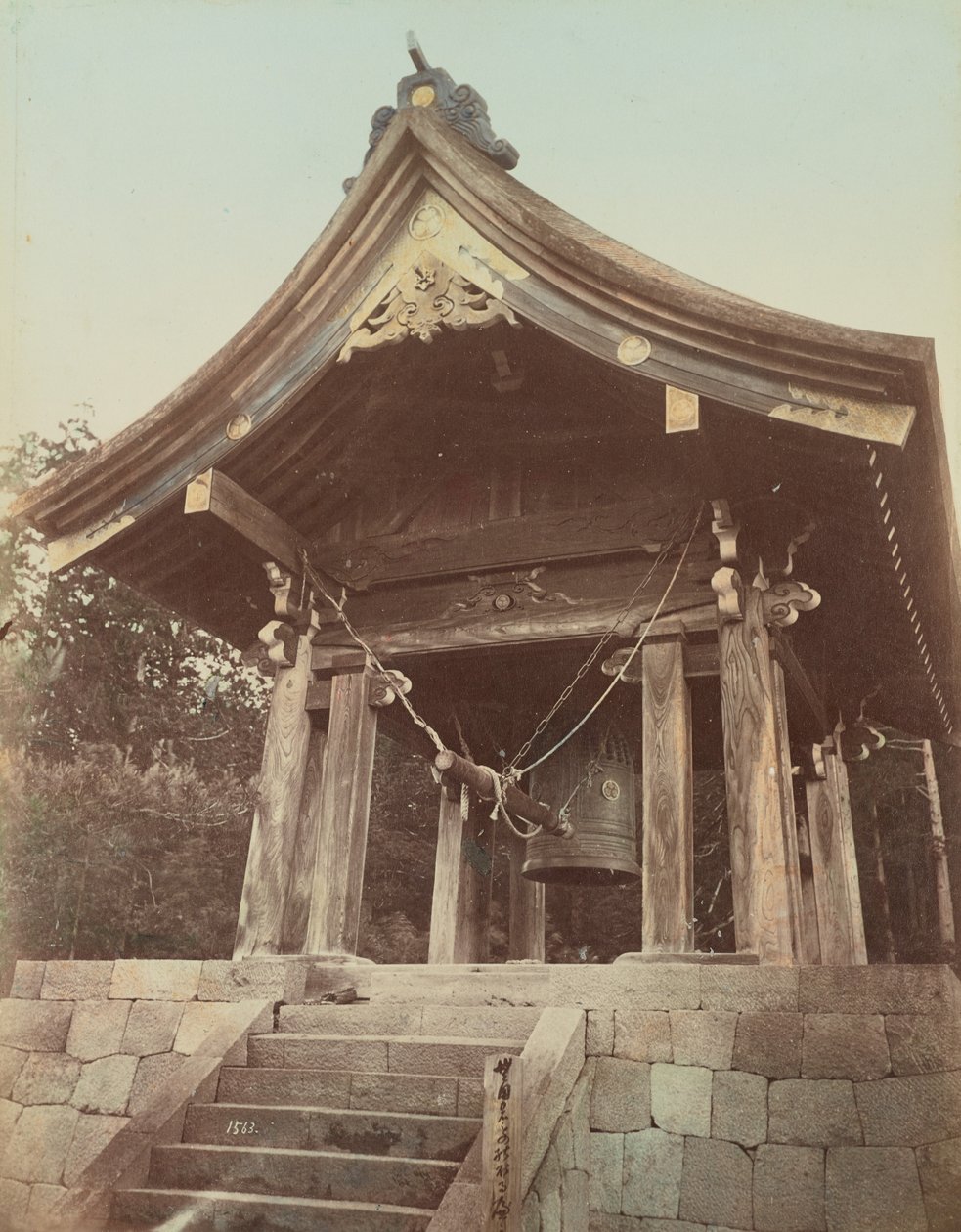 Sambutsude Bell, Nikko av Kusakabe Kimbei