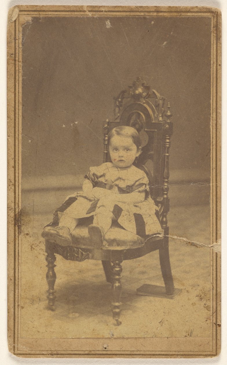[Oidentifierad liten flicka, sittande] av L. D. Campbell