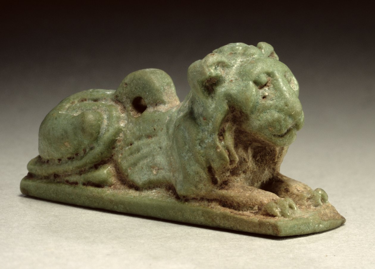 Liggande lejonamulet (grön fajans) av Late Period Egyptian
