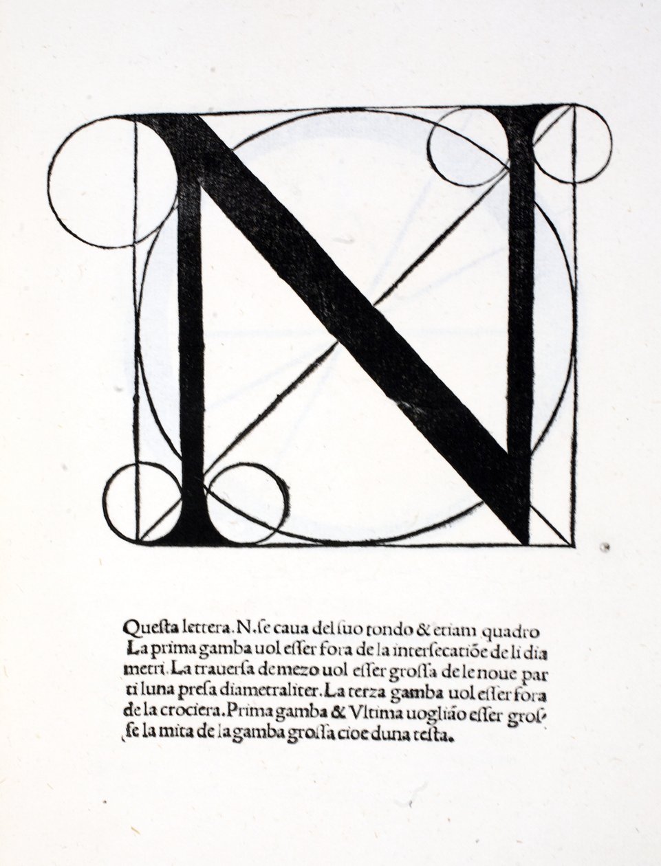N, illustration från "Divina Proportione" av Luca Pacioli (c.1445-1517), ursprungligen pub. Venedig, 1509 av Leonardo da Vinci