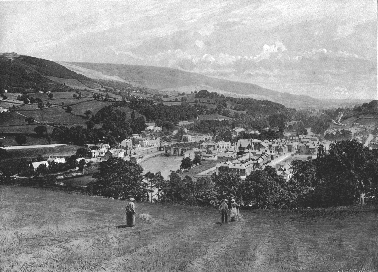 Llangollen och Crow Castle, c1900 av Lettsome and Sons