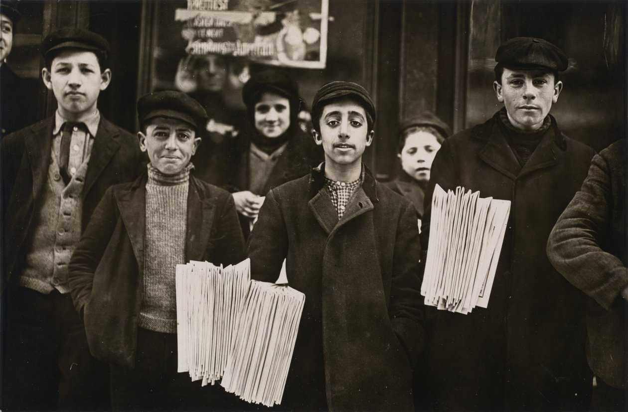 Hartford Newsboys, 1909. av Lewis Wickes Hine
