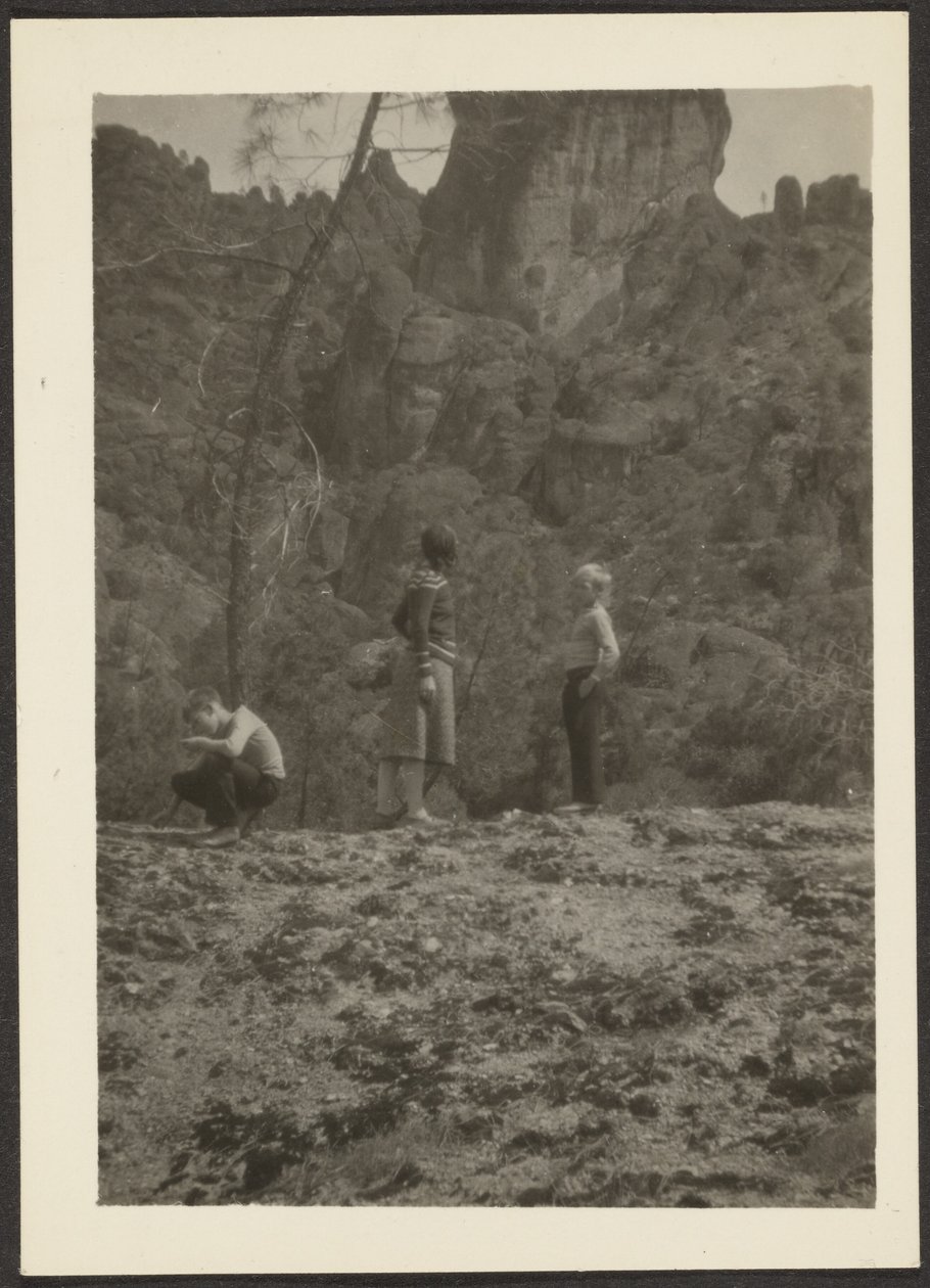 [Figurer i bergslandskap] av Louis Fleckenstein