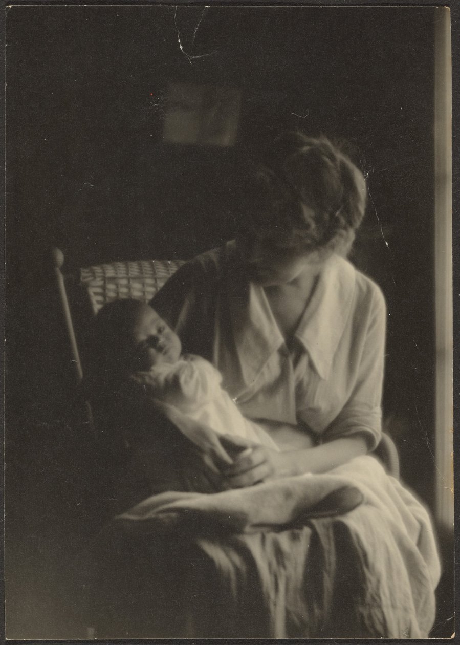 [Florence håller baby] av Louis Fleckenstein