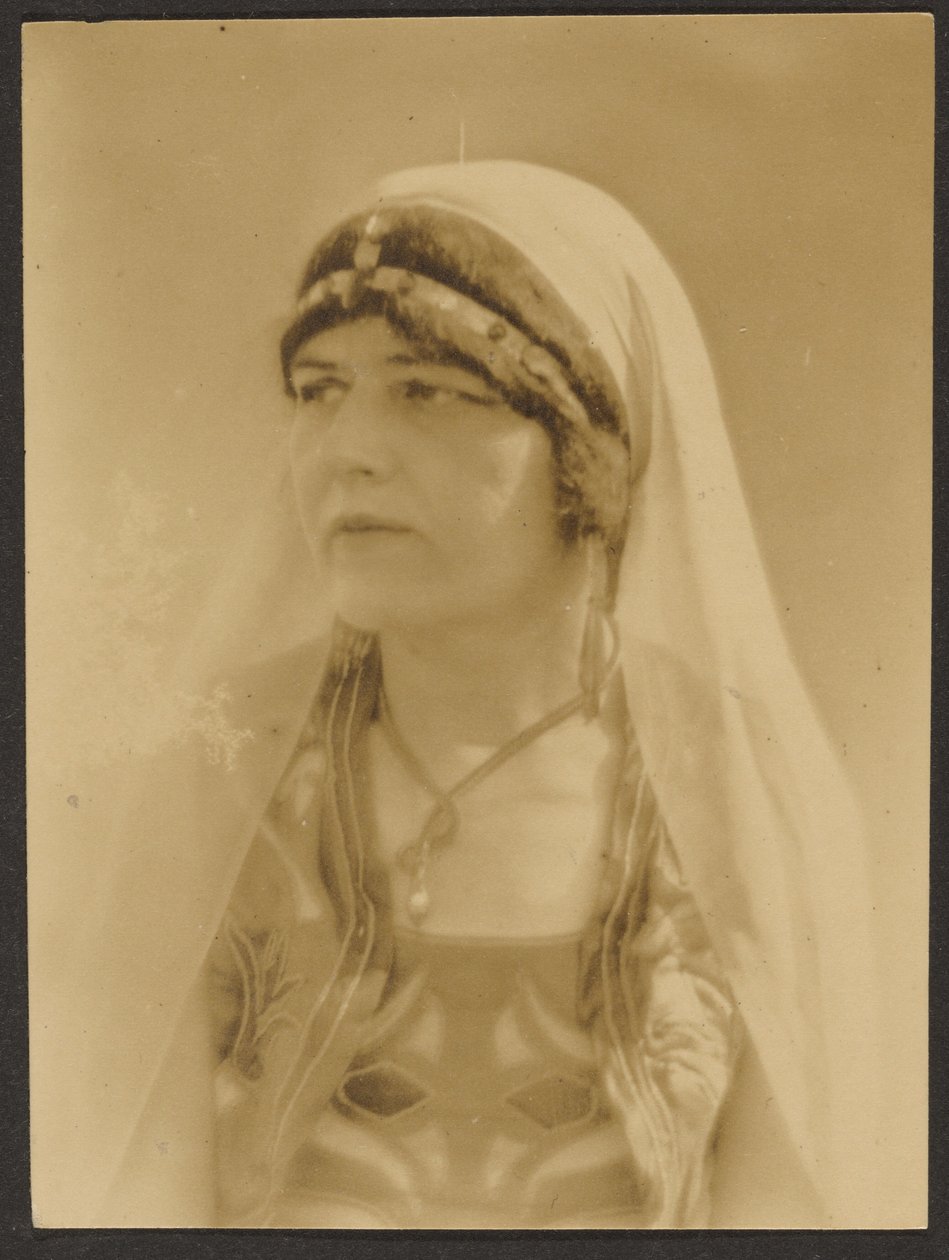 [Nautch Girl] av Louis Fleckenstein