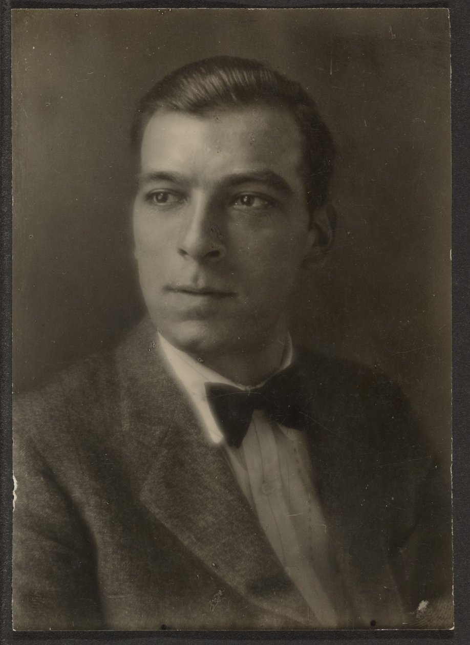 [Ung man med fluga] av Louis Fleckenstein