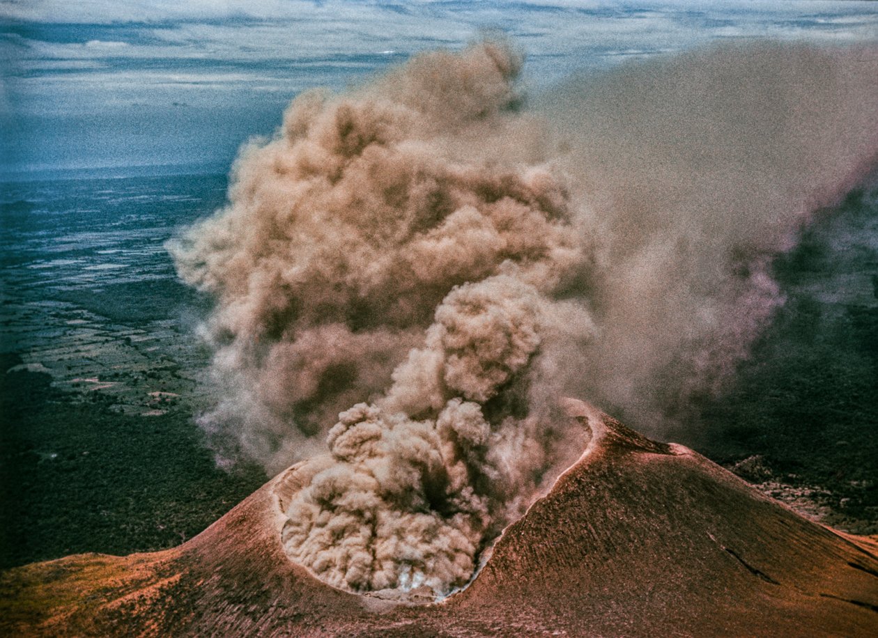 Vulkanen Momotombo i Nicaragua av Luis Marden