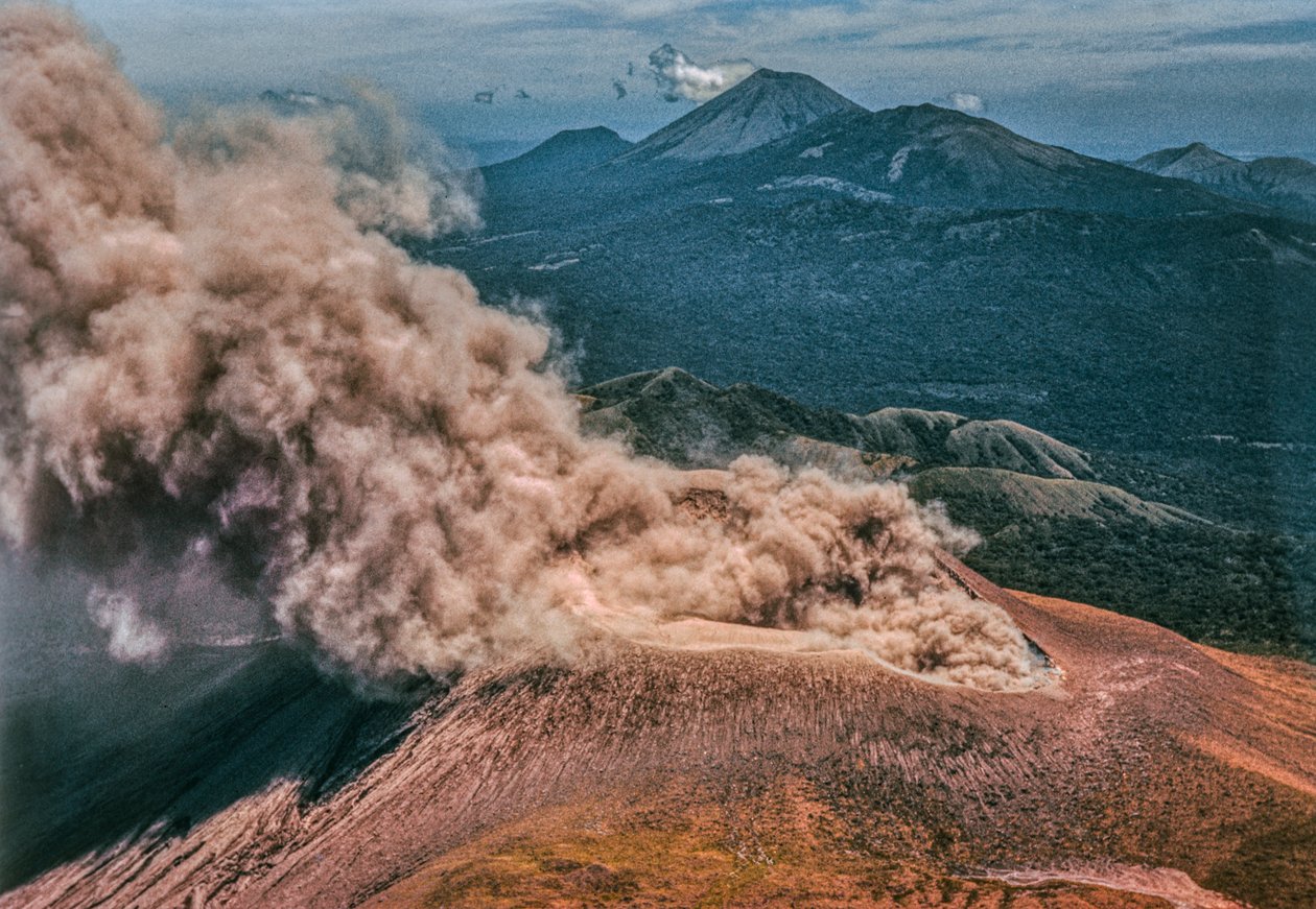 Vulkanen Momotombo i Nicaragua av Luis Marden