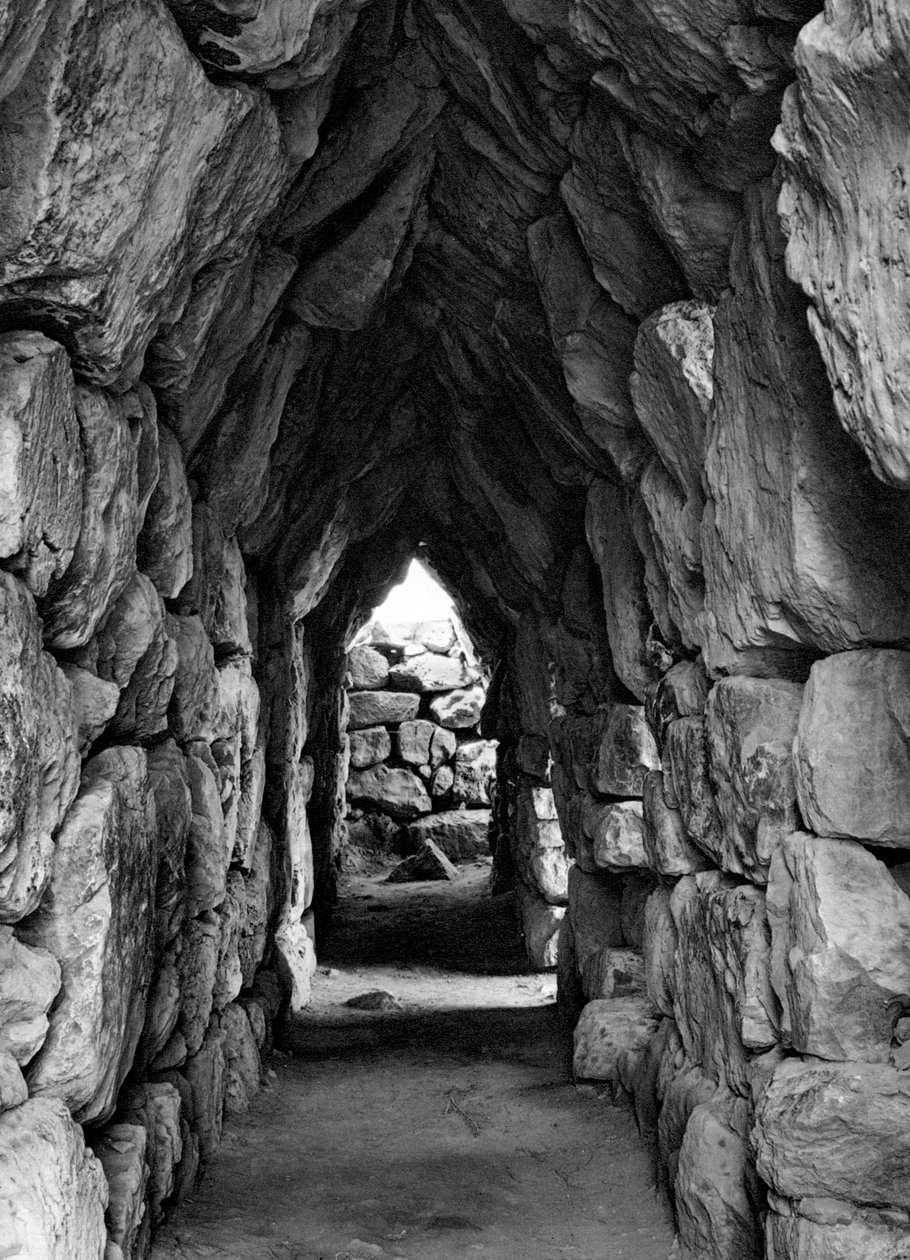 Bland ruinerna av Tirynth, Grekland, 1937. av Martin Hurlimann
