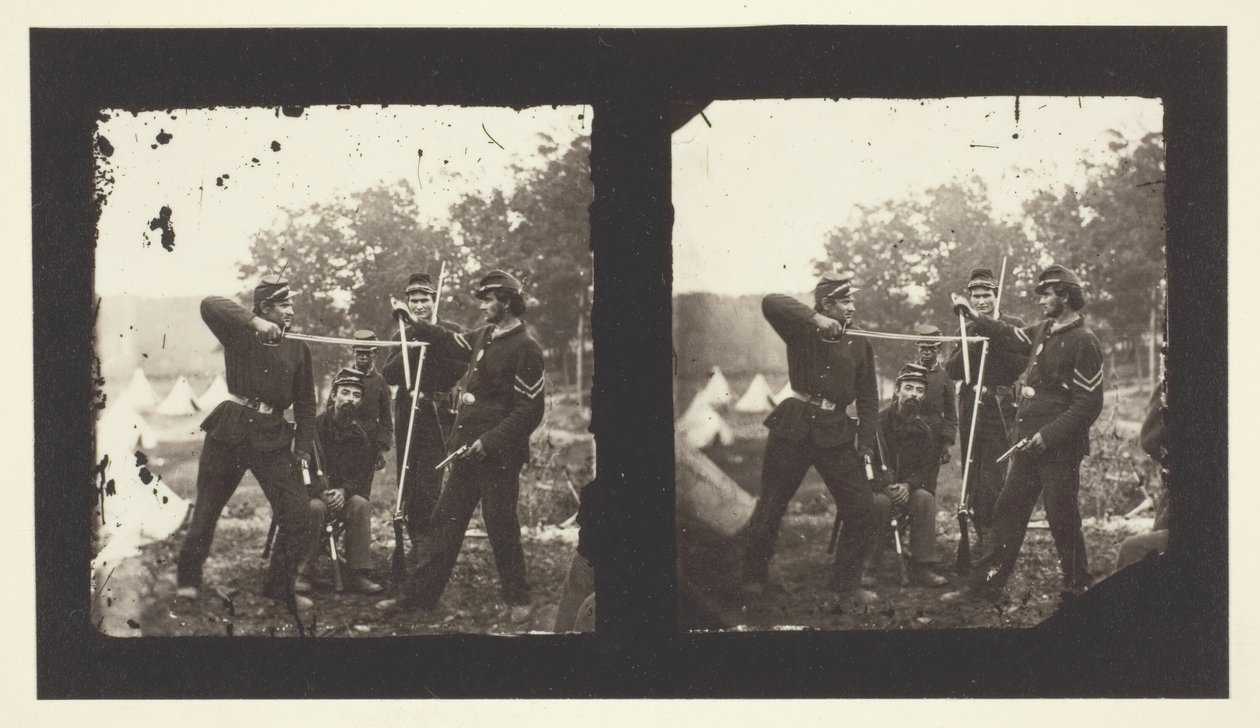 Utan titel [Amerikanska soldater poserar med vapen], 1850-1900. av Mathew Brady