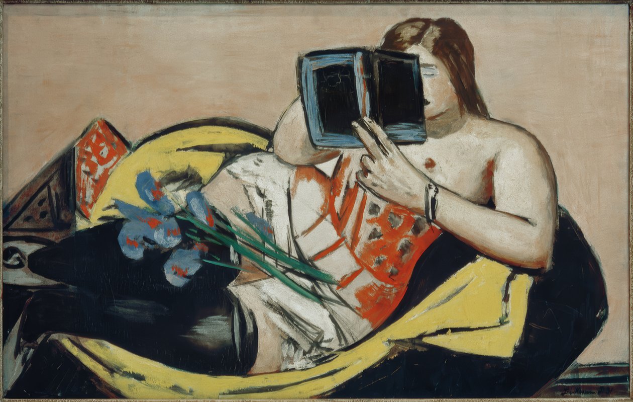 Liggande kvinna med bok och iris av Max Beckmann