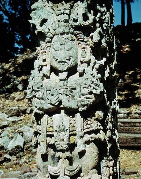 Stele, från the Great Court of the Stelae, ca. 736 e.Kr av Mayan