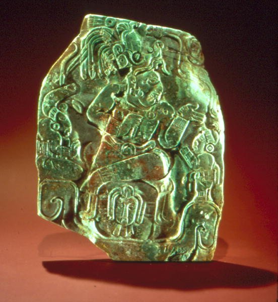 Plåt som föreställer en kung med hovmän (jade) av Mayan