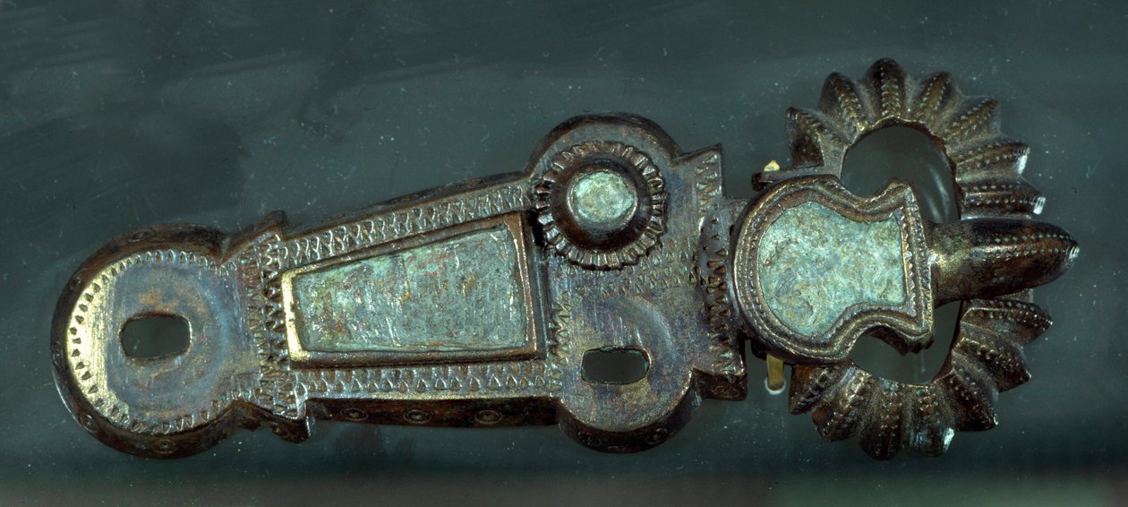 Merovingerkonst: bältesspänne. Paris, Musée Carnavalet av Merovingian