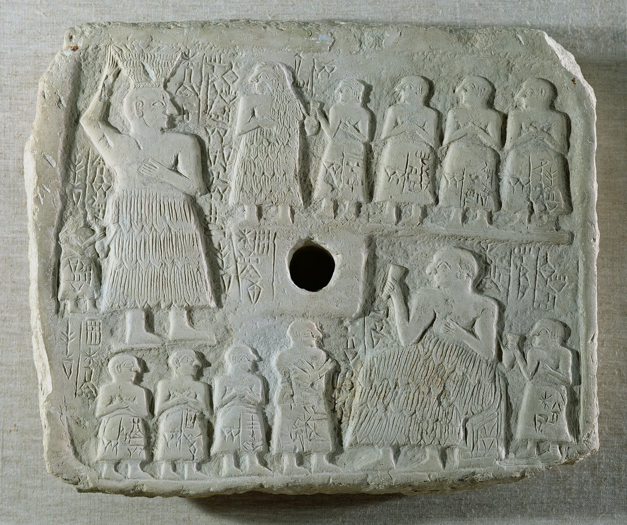 Jubileumsrelief för byggandet av en religiös byggnad av Ur-Nanshe, prins av Lagash och hans familj, från Telloh, antika Girsu, tidig dynastisk period, c.2550-2500 f.Kr. (kalksten) av Mesopotamian