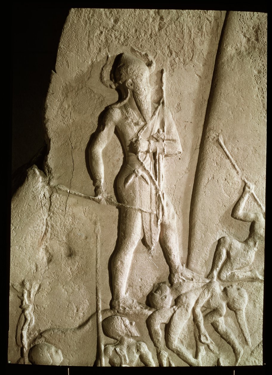Victory Stele of Naram-Sin (2225-2185 BC) Kung av Akkad över Lullubi, Akkadian Period, c.2230 (rosa sandsten) (detalj) av Mesopotamian