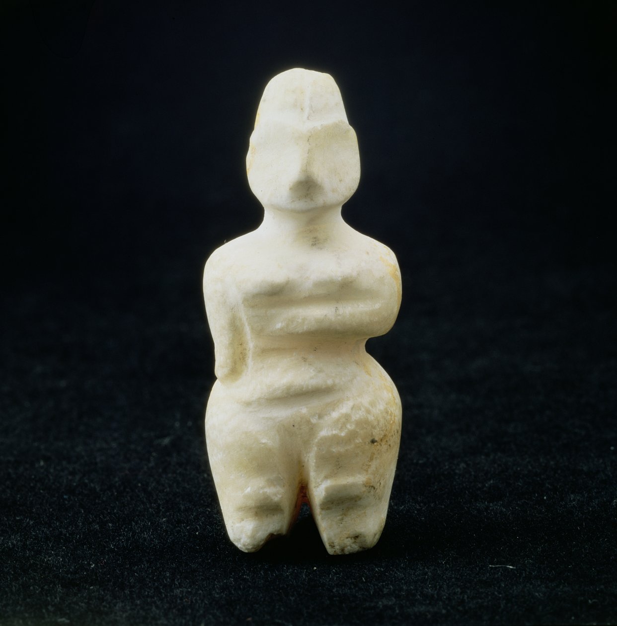 Kvinnlig statyett från Necropolis of Tell es-Sawwan, centrala Mesopotamien, ca 5800-5500 f.Kr. (alabaster inlagd med bitumen) av Mesopotamian