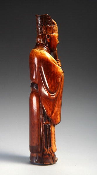 En figur av en tjänsteman (snidat elfenben) (se även 272118) av Ming Dynasty Chinese School