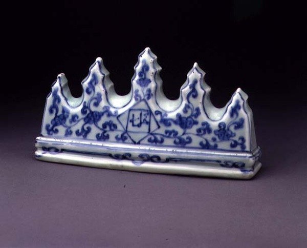Pennstöd, Ming, ca 1368-1644 (porslin med blå underglasyr) av Ming Dynasty Chinese School