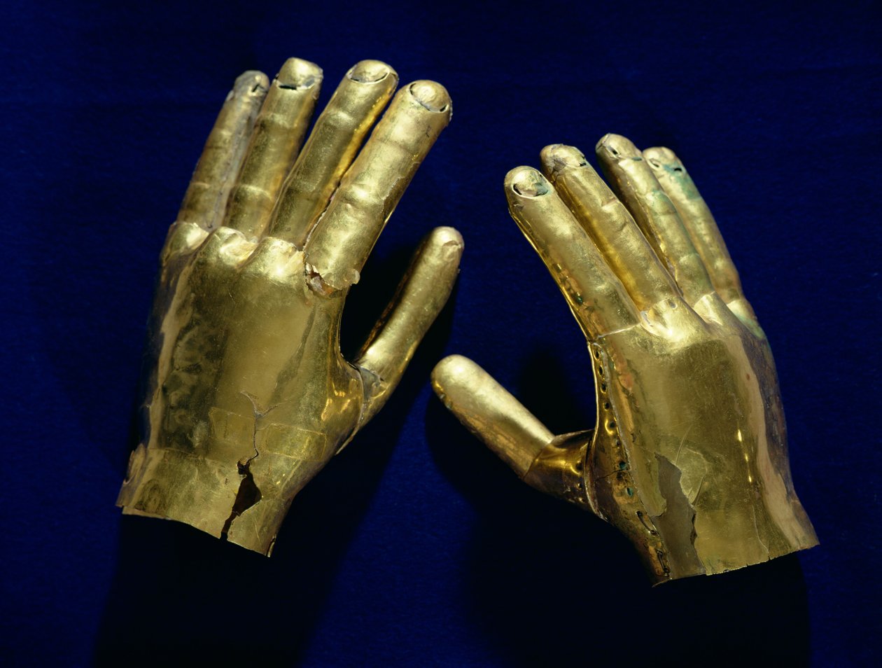 Ett par begravningshänder, från Peru, c.200-c.800 (guld) av Moche