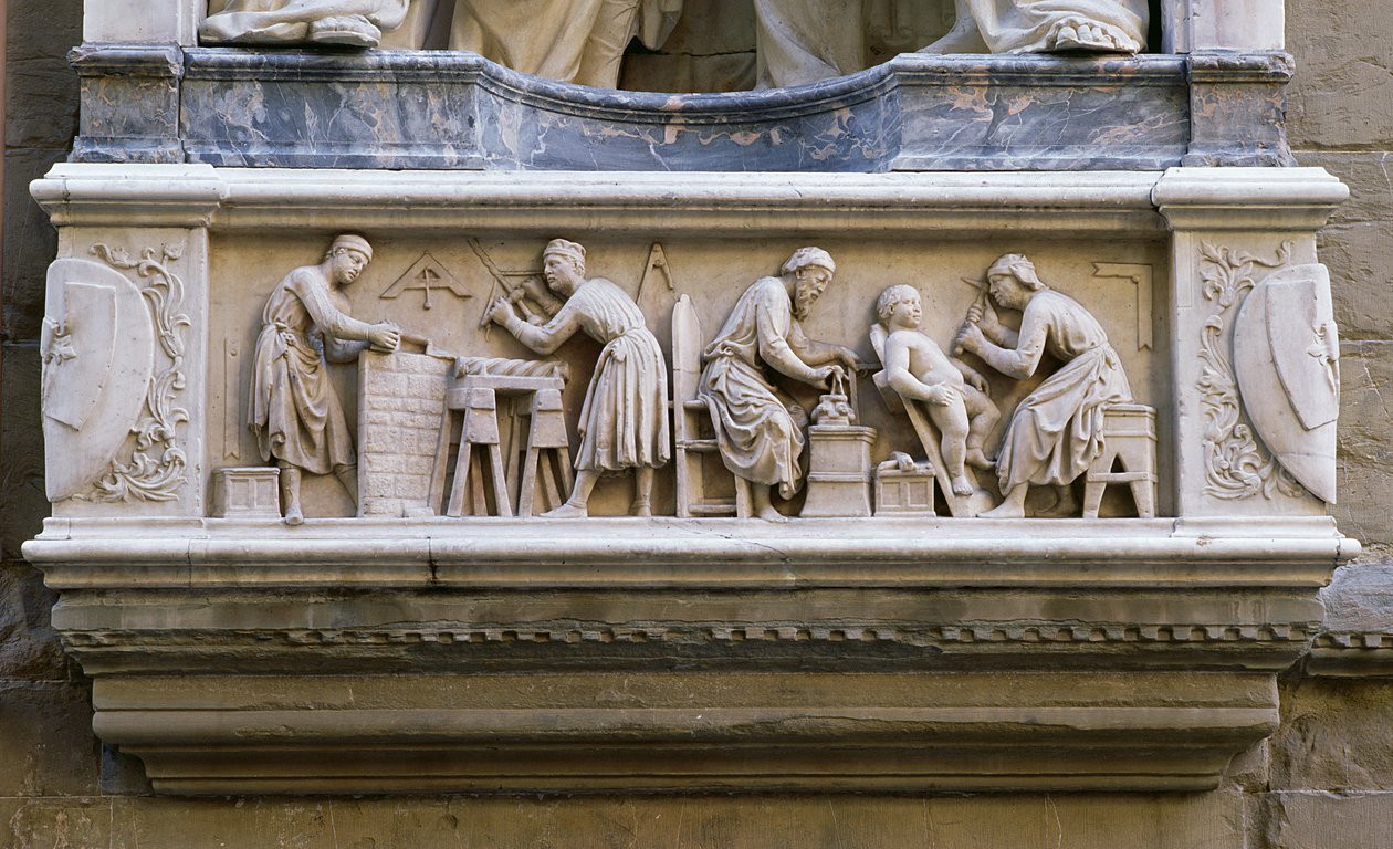 Relief föreställande konstnärer och hantverkare i arbete, från basen av nischen som föreställer Quattro Coronati (marmor) av Nanni di Banco