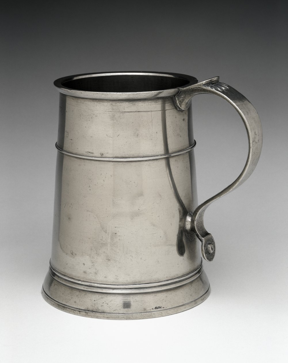 Can, 1763-1807 (pewter) av Nathaniel Austin