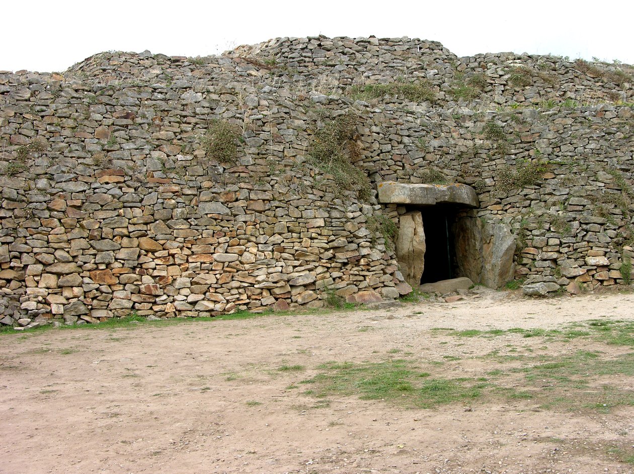 Ingången till gånggraven, upptäckt 1825 av Neolithic
