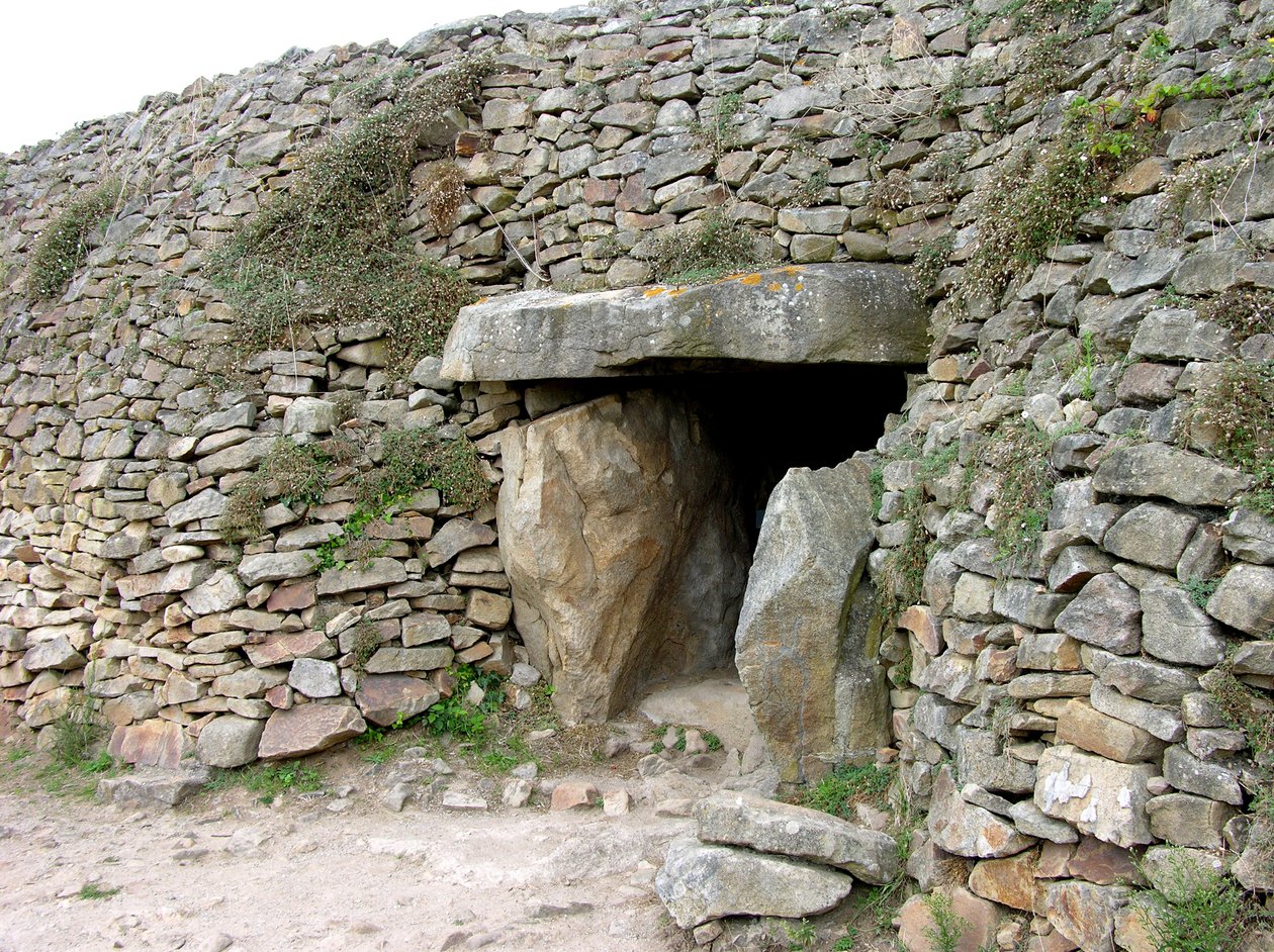 Ingången till gånggraven, upptäckt 1825 av Neolithic