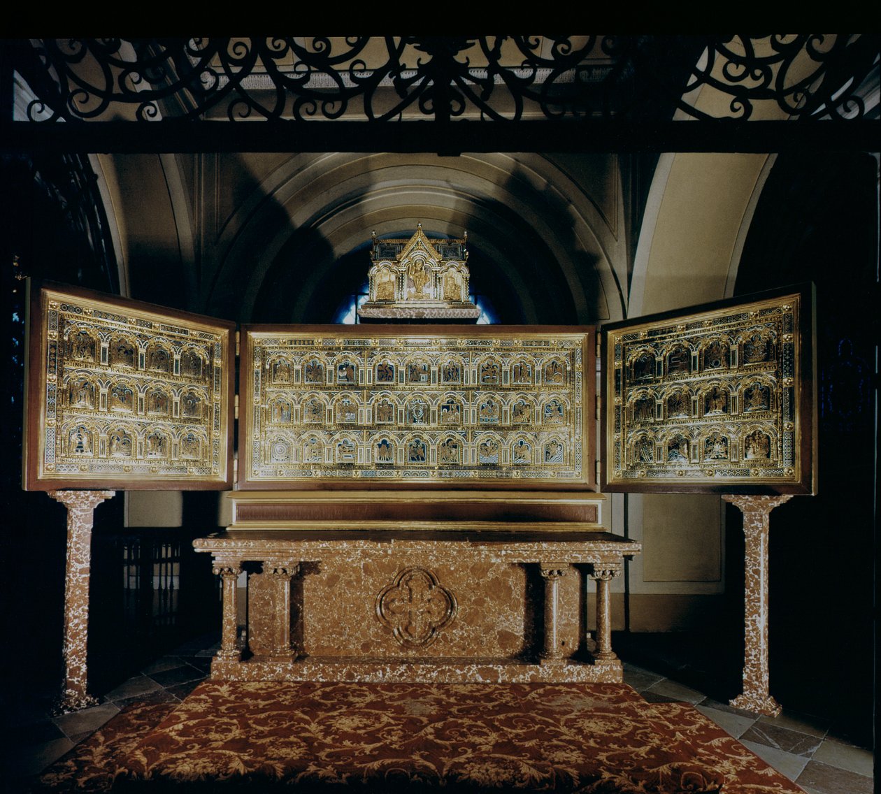 Verduneraltaret, med 51 paneler som visar bibliska scener, 1181 (champleve-emaljarbete) av Nicholas of Verdun