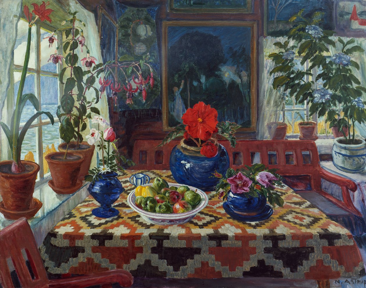 Inredning med en stor blå kruka av Nikolai Astrup