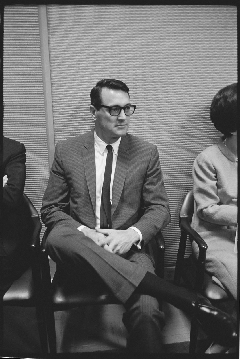 Rock Hudson väntar på att träffa prinsessan Margaret av Orlando Suero