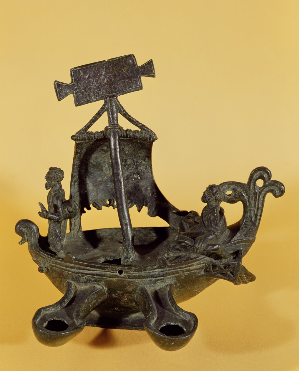 Lampa i form av en båt, med St. Paul och St. Peter (brons) av Paleo Christian