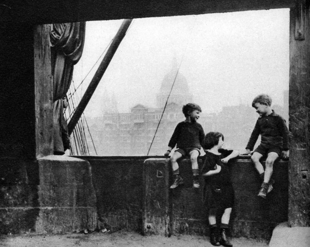 Bankside, runt Blackfriars Bridge, London, 1926-1927. av Paterson